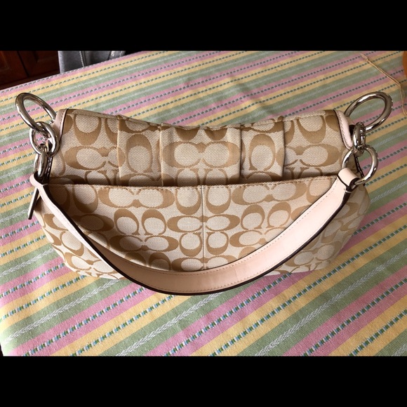 SOLD!! So Cute Coach Beige & Pink accents handbag! - Picture 2 of 7